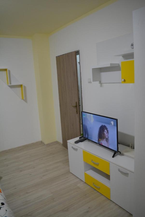Green apartment Hunedoara Buitenkant foto