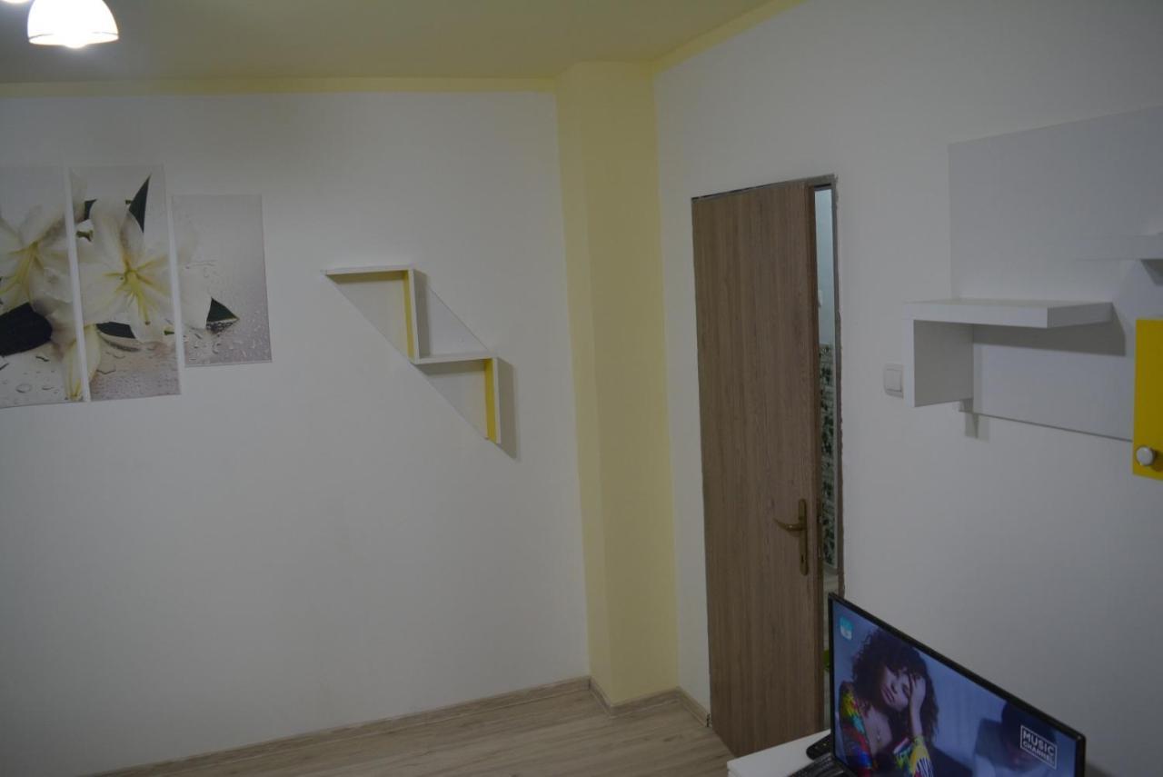 Green apartment Hunedoara Buitenkant foto