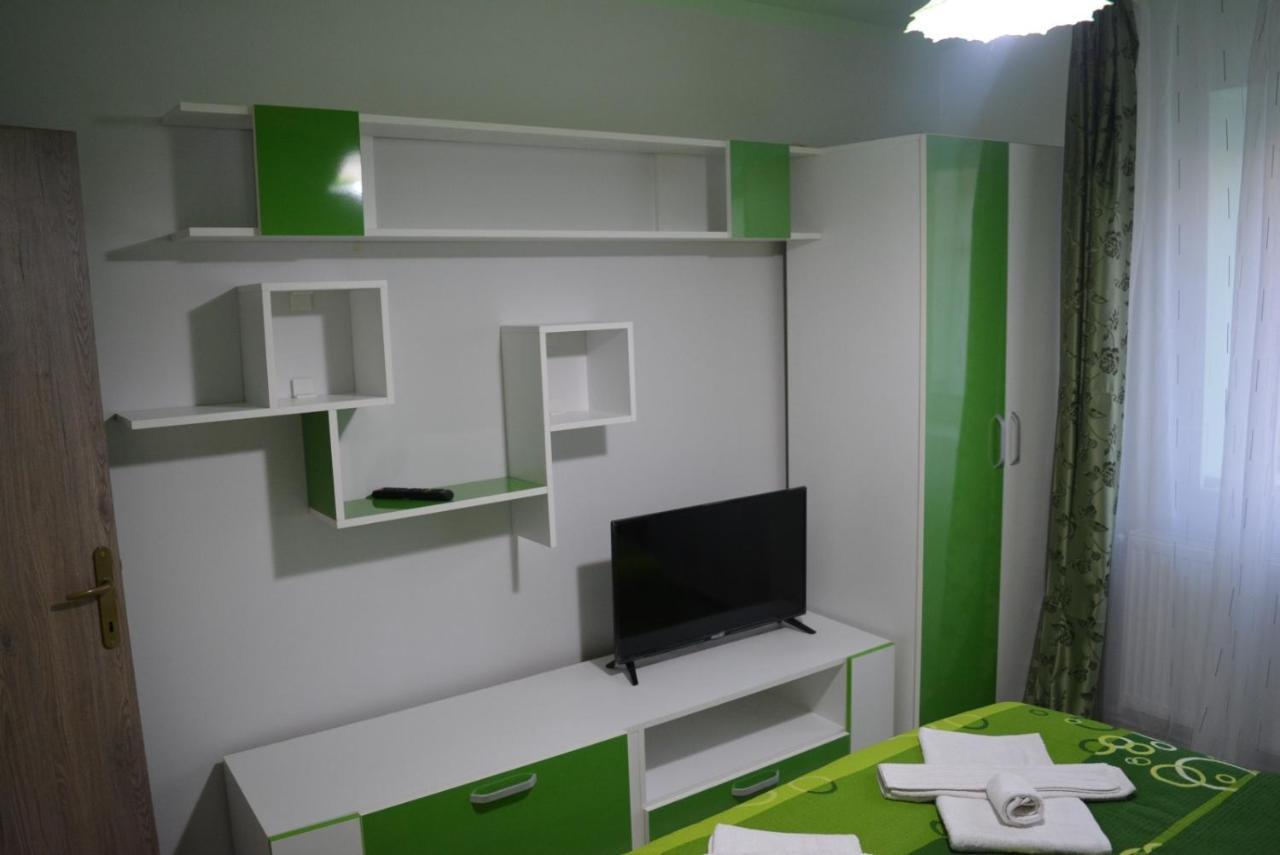Green apartment Hunedoara Buitenkant foto