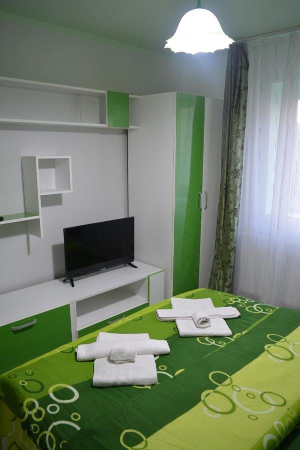 Green apartment Hunedoara Buitenkant foto