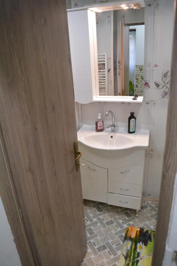Green apartment Hunedoara Buitenkant foto