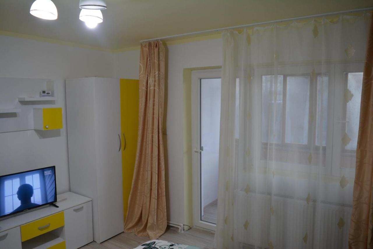 Green apartment Hunedoara Buitenkant foto